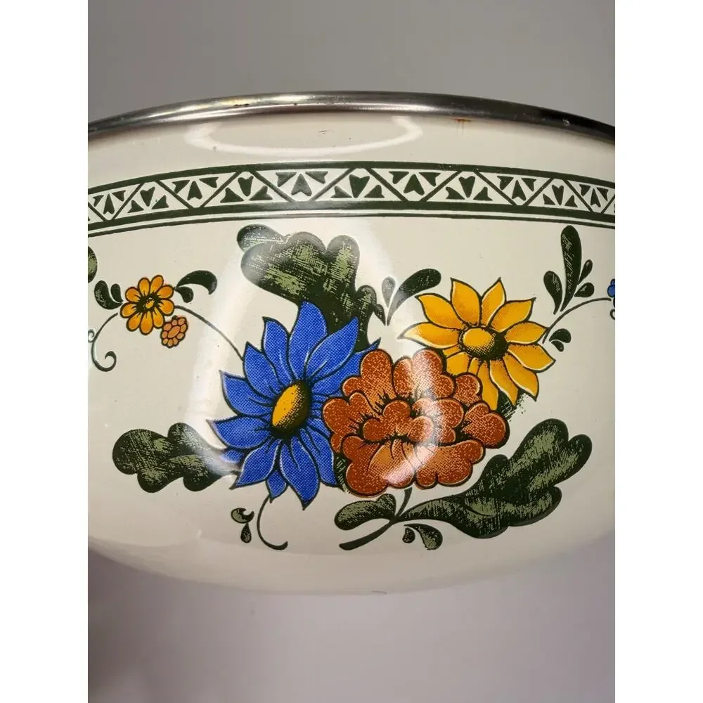 Vintage Floral Enamelware Nesting Bowls Set of 3 With Lids